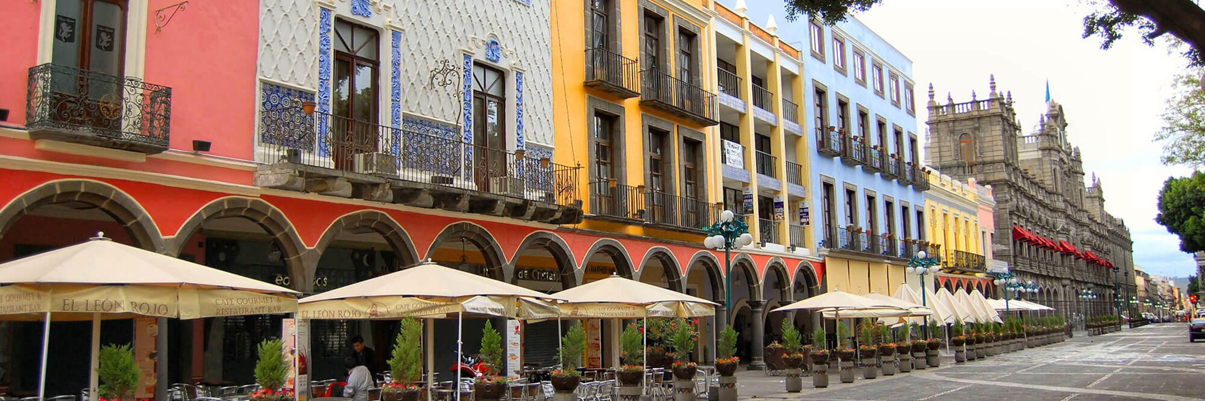 Colourful colonial buildings and outdoor cafes on the main square (Zocalo) in Puebla, Mexico. 