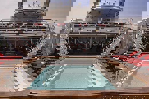 Piscine à bord du Boréal 